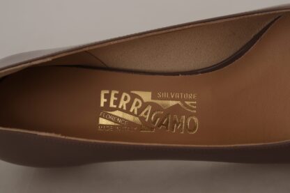 Salvatore Ferragamo - Elegant Caraway Brown Pumps with Vara Bow