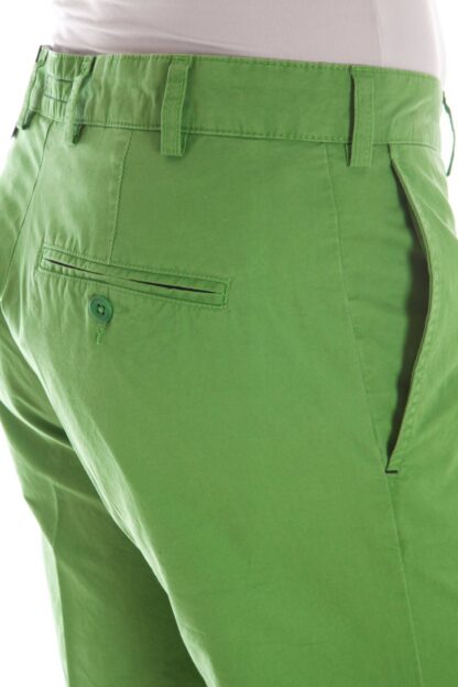 Gant - Elegant Green Bermuda Shorts with Emblem Detail