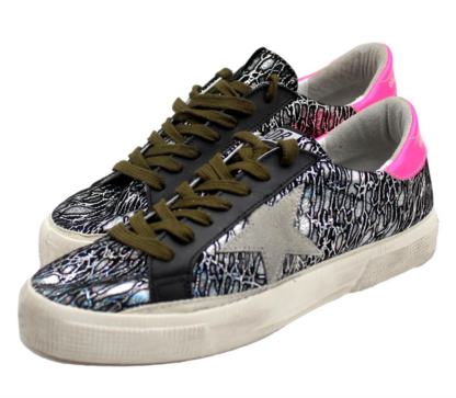 Golden Goose - Chic Calfskin Low Sneakers with Suede Star