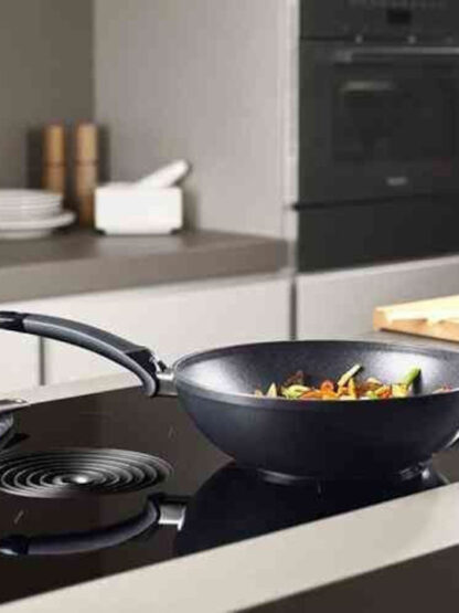Fissler Adamant Wok από Αλουμίνιο με Αντικολλητική Επίστρωση 28cm Κωδικός: 157-805-28-100/0