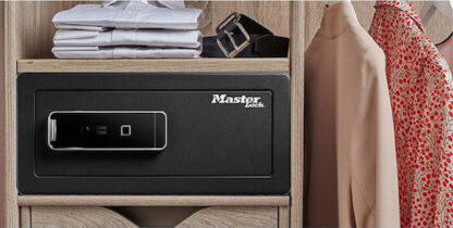 Master Lock LX110BEURHRO Χρηματοκιβώτιο με Κλειδί και Δακτυλικό Αποτύπωμα Διαστάσεων Μ43xΠ37xΥ20cm με Βάρος 10.6kg 541100112