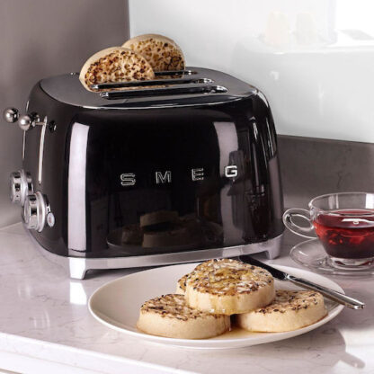 Smeg Φρυγανιέρα 4 Θέσεων 2000W Μαύρη Κωδικός: TSF03BLEU