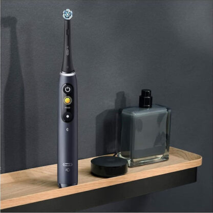 Oral-B IO Series 8 Ηλεκτρική Οδοντόβουρτσα με Χρονομετρητή, Αισθητήρα Πίεσης και Θήκη Ταξιδίου Limited Edition Black Onyx