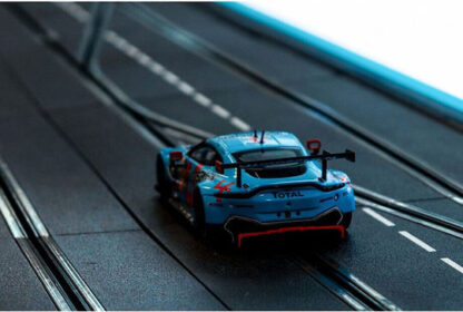 Carrera Digital 132     20031074 Aston-Martin Vantage GTE  No.33