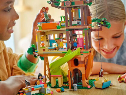 Lego Friends Friendship Tree House Hangout για 8+ Ετών 701τμχ Κωδικός: 42652
