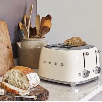 Smeg Φρυγανιέρα 4 Θέσεων 2000W Μπεζ Κωδικός: TSF03CREU