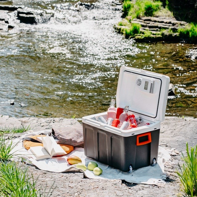 Adler AD 8090Portable Cooler 40 L Black White Adler AD 8090Portable Cooler 40 L Black White