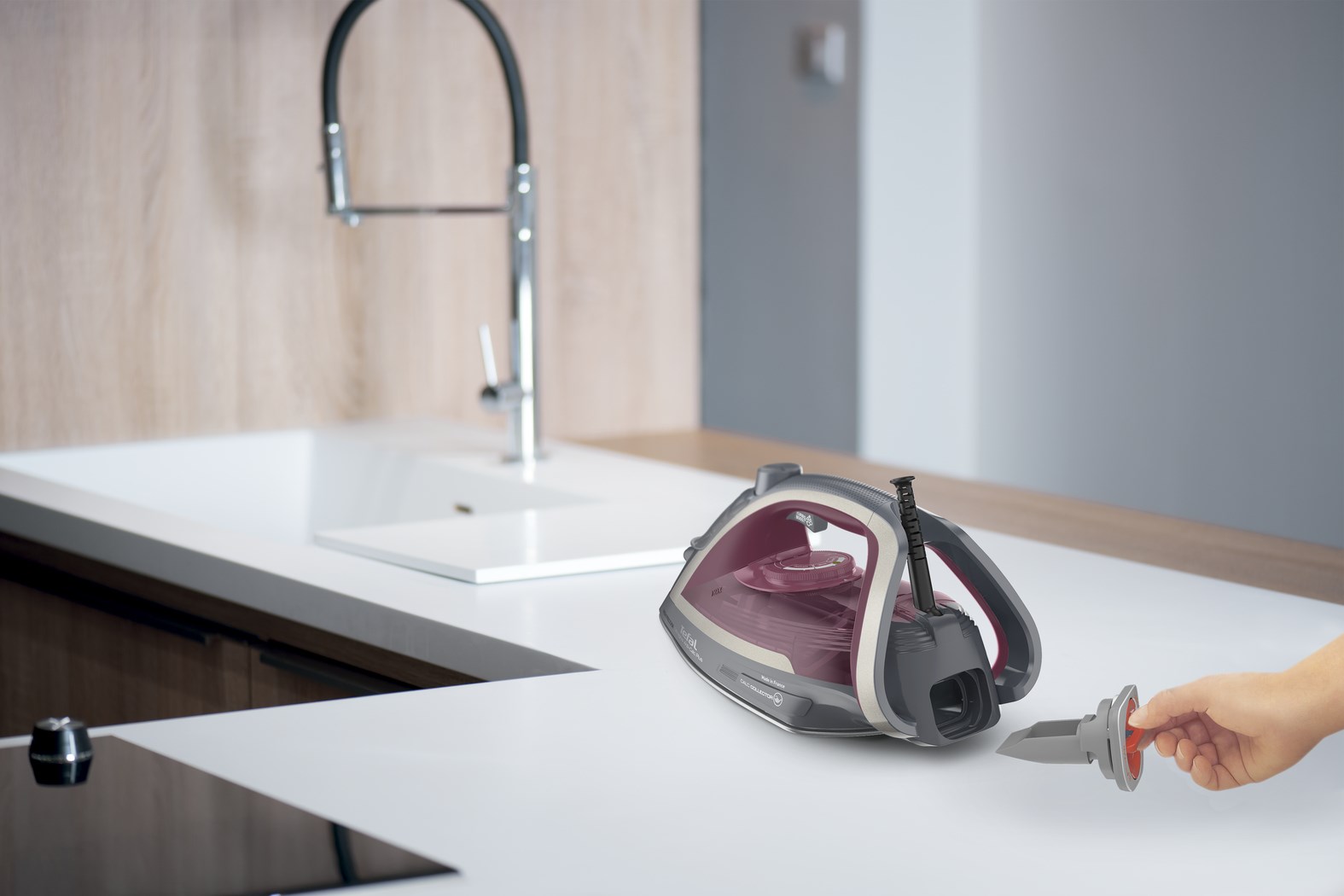 Tefal Ultragliss Anti-Calc Plus FV6840 Steam iron 2800 W Purple Silver Tefal Ultragliss Anti-Calc Plus FV6840 Steam iron 2800 W Purple Silver