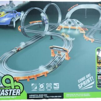 Race track with 2 loops length 838 cm